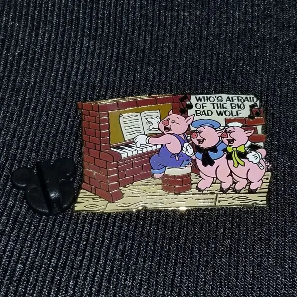 Disney Pin Three Little Pigs Who's Afraid of the Big Bad Wolf MMM VTG 2002 15352